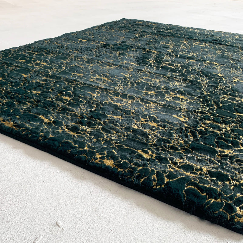 Hunter Green Kingston Faux Fur Rug - Golden Metallic Shimmery Design, 7'6" X 10'3" And 5' X 7' (1 Rug)