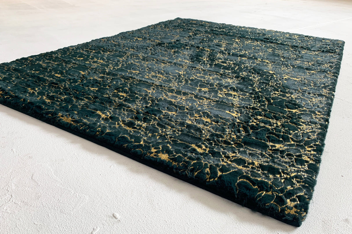 Hunter Green Kingston Faux Fur Rug - Golden Metallic Shimmery Design, 7'6" X 10'3" And 5' X 7' (1 Rug)