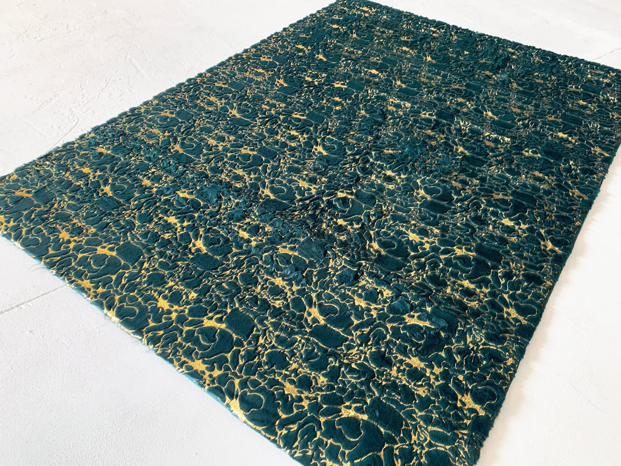 Hunter Green Kingston Faux Fur Rug - Golden Metallic Shimmery Design, 7'6" X 10'3" And 5' X 7' (1 Rug)