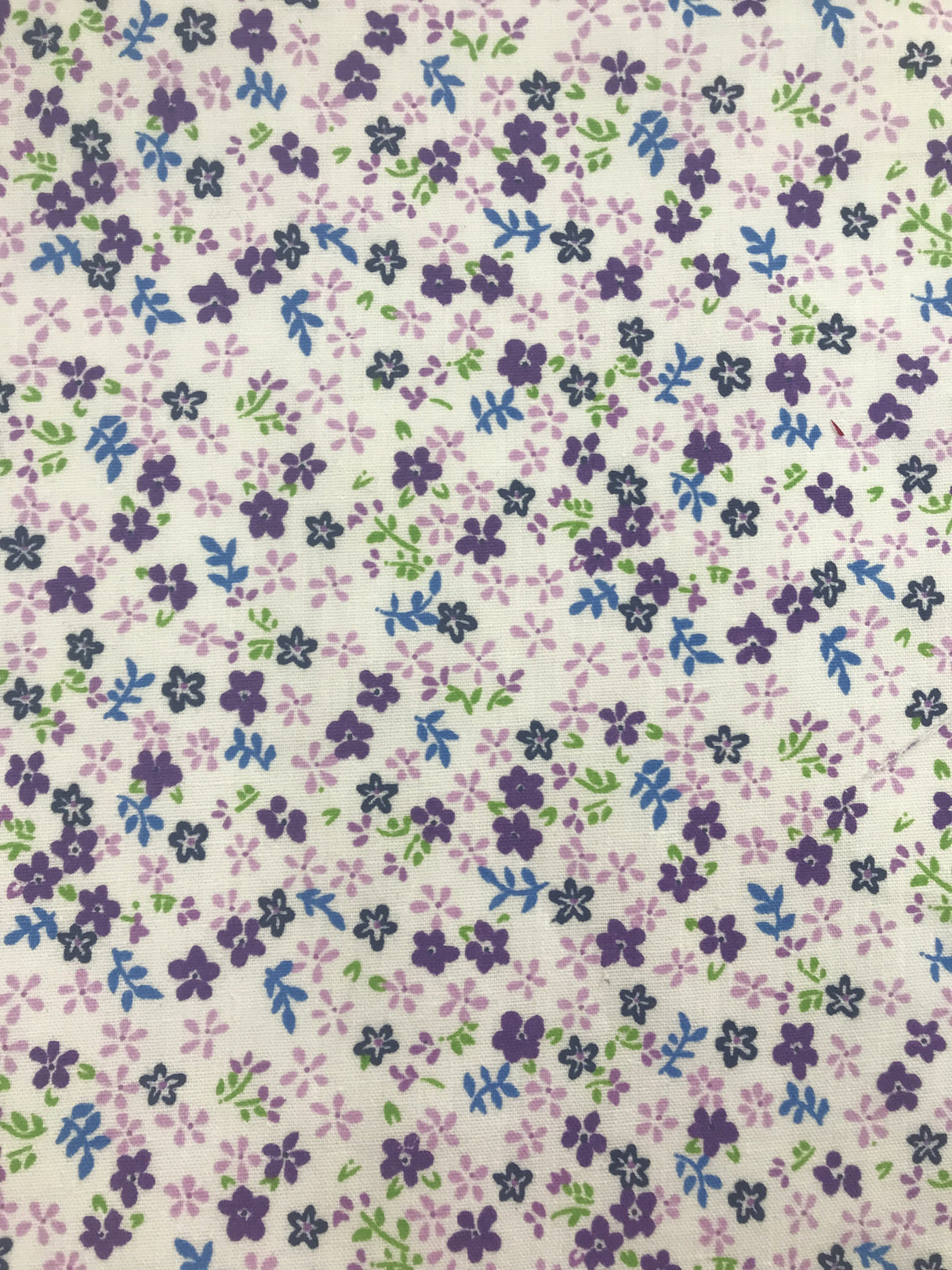 Small Daisies Purple Polyester Cotton Fabric - Purple Daisies, 59/60" Width (1 Yard)