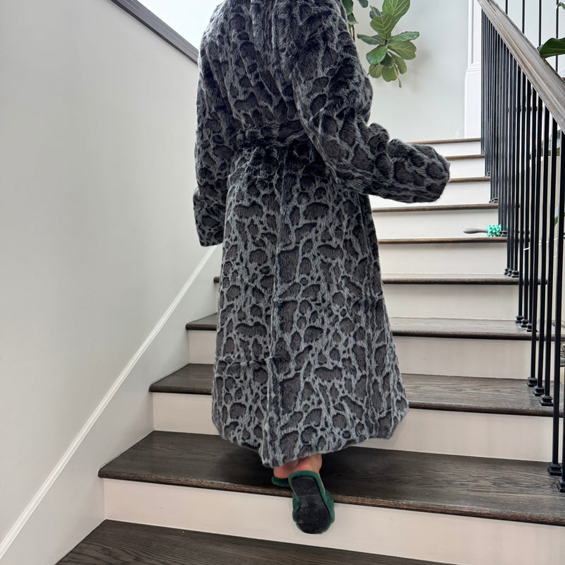 Minko 12 Faux Mink Fabric - Black Leopard, S/M, L/XL (1 Unit)