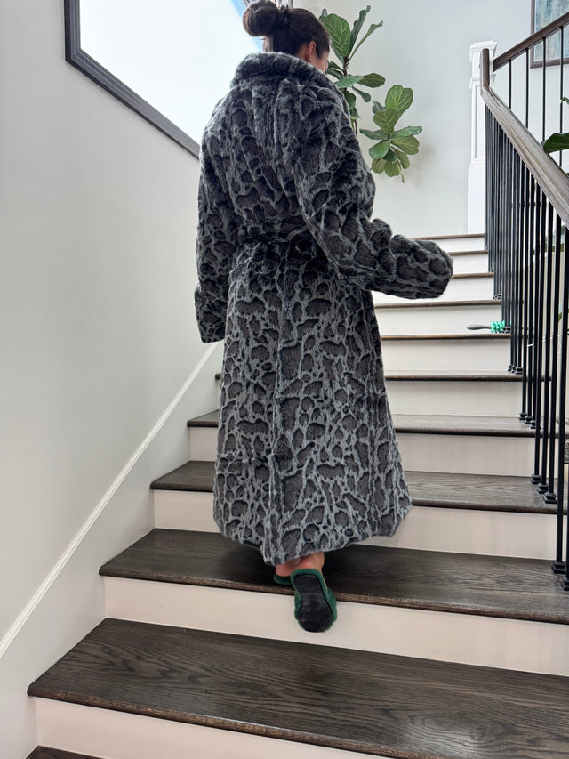Minko 12 Faux Mink Fabric - Black Leopard, S/M, L/XL (1 Unit)