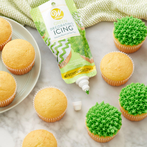 Wilton Green Icing Pouch with Tips, 8 oz.