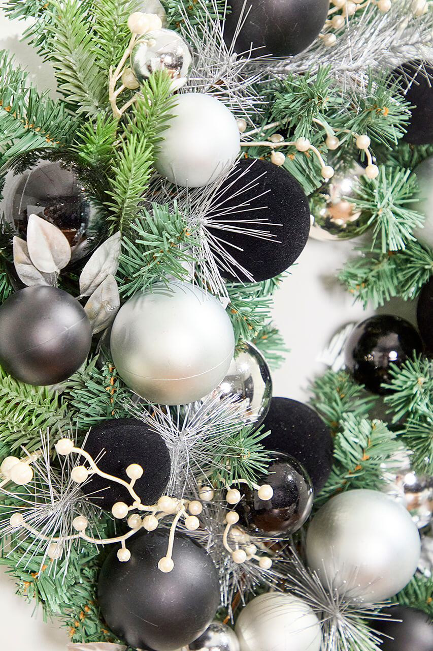 24" Christmas Pine Wreath with Black Velvet Balls