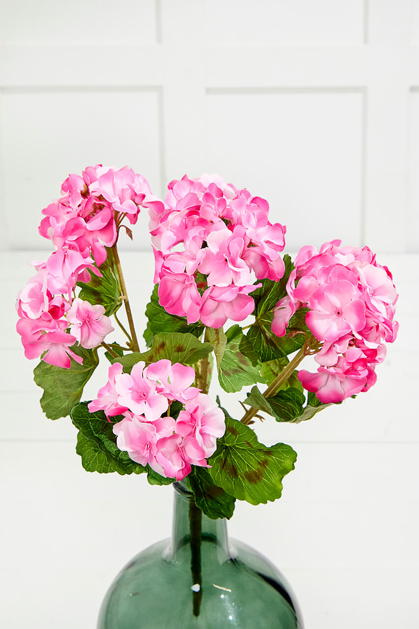 18" Pink Geranium Bush