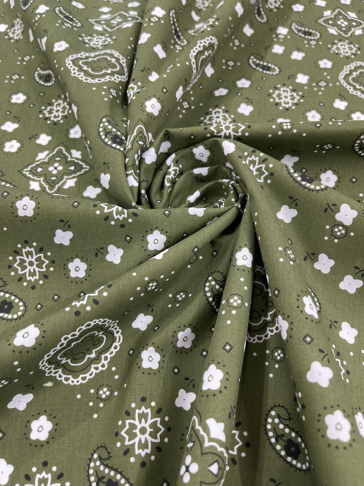 Poly Cotton Bandanna Print Fabric - Bandanna Print, 58/59" Width (1 Yard)