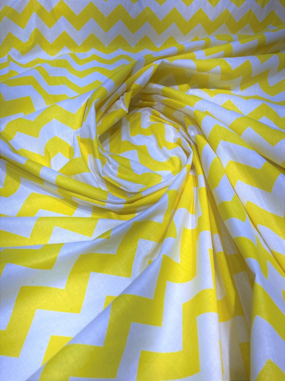 Poly Cotton Chevron Print Fabric - Black On White Chevron Zig Zag, 58-60" Width, 1" Repeat (1 Yard)
