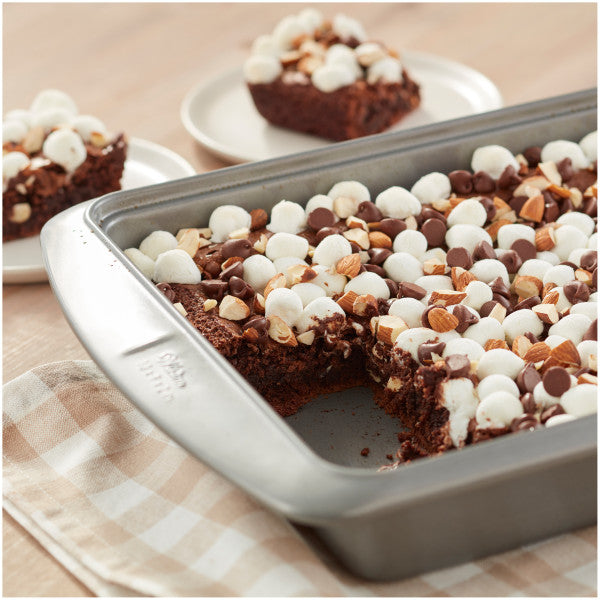 Wilton Ever-Glide Non-Stick Oblong Baking Pan, 13 x 9-Inch