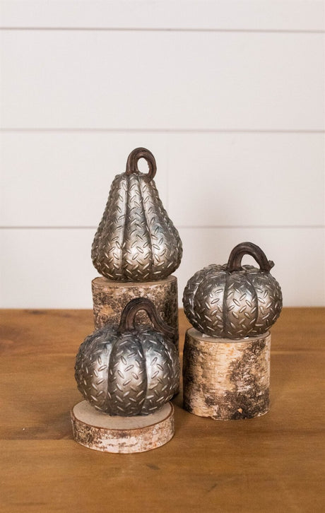 4.5” Resin Galvanized Look Pumpkin