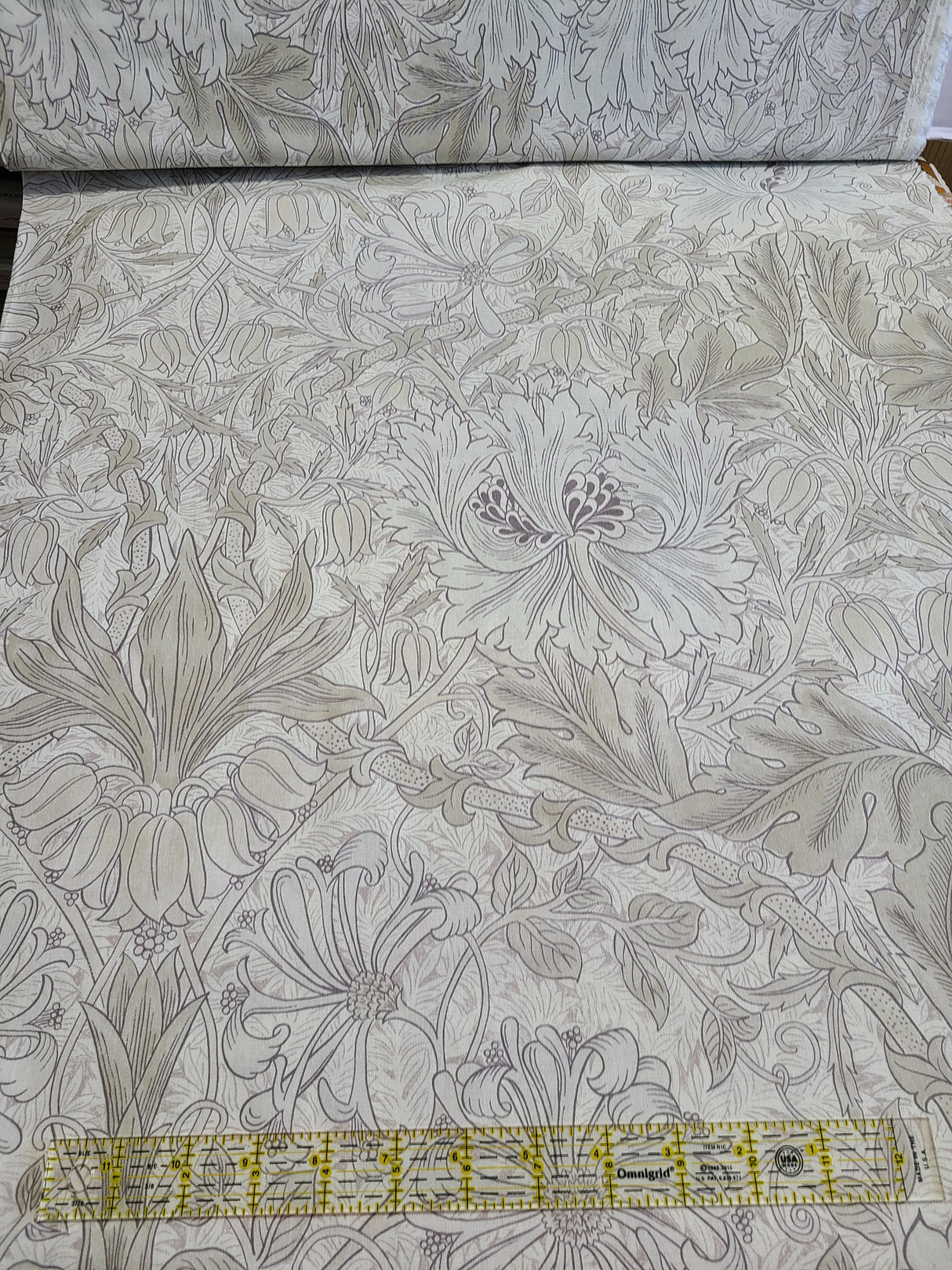 Quilting Cotton Original Morris & Co Pure Honeysuckle and Tulip Ivory