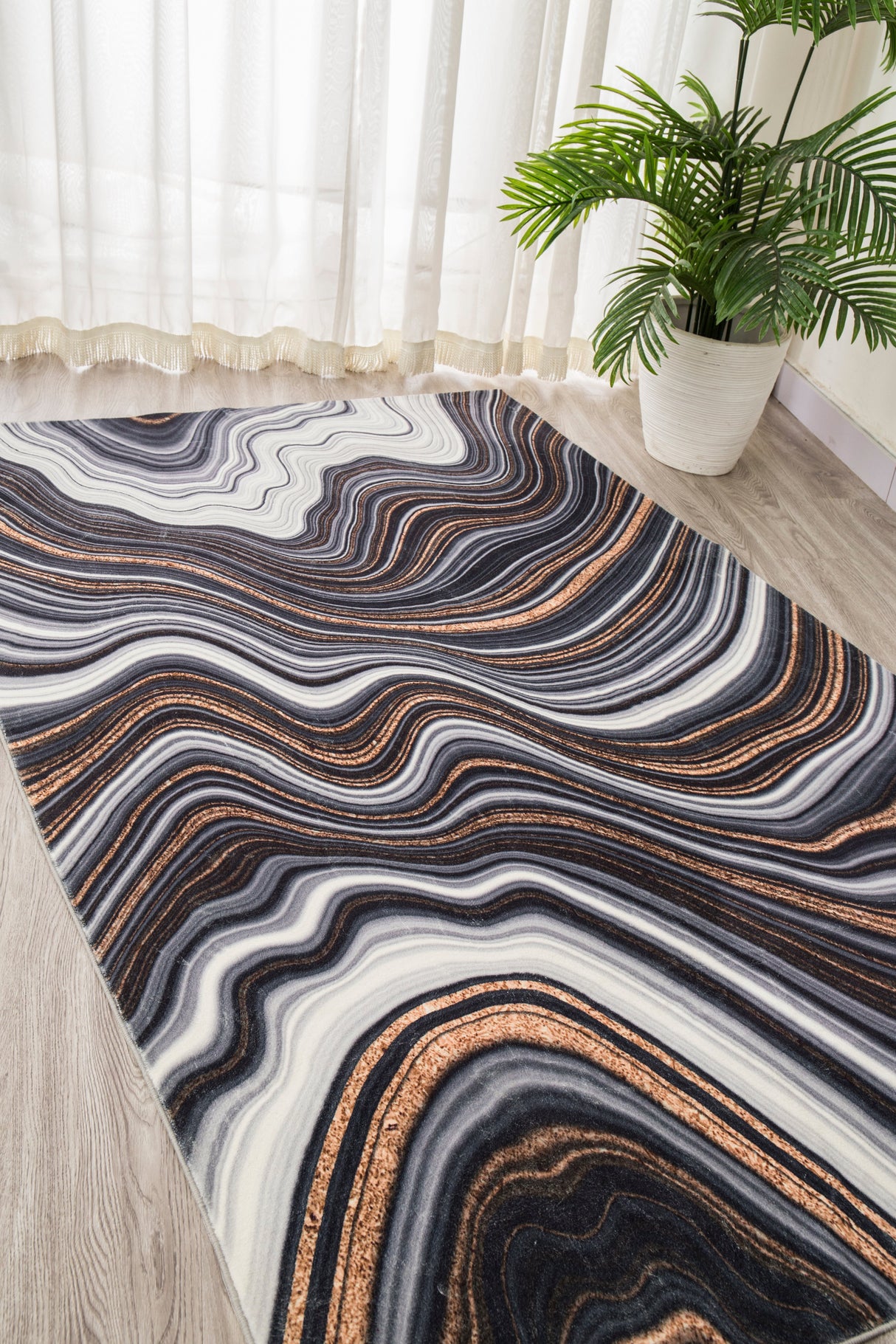 SHAH-27 Polyester Fabric - Foldable Anti-Slip Area Rug, 5' X 8' And 8' X 11' (1 Piece)