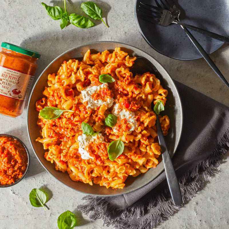 Pesto orgánico de pimiento rojo asado y almendra Trader Joe's 9.87 oz