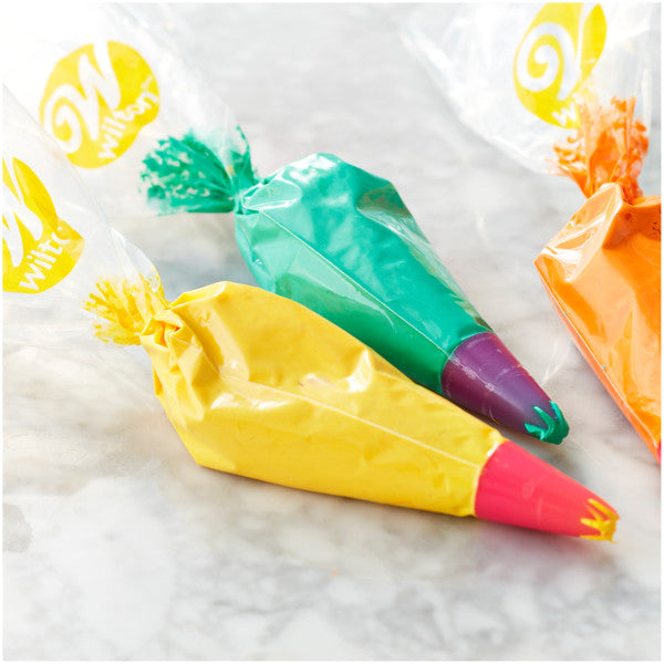 Wilton 1M All-In-One Disposable Decorating Bags with Tips – 6 Count